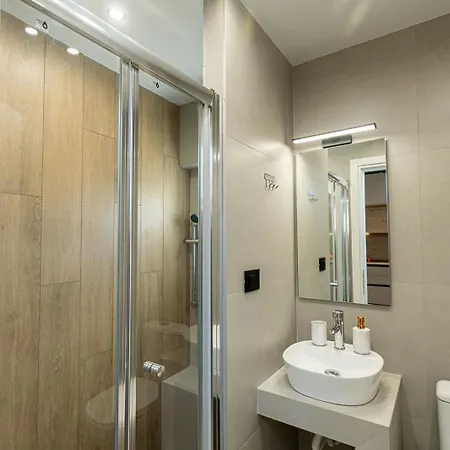 Apartment Modern 3 Bedroom Luxury *