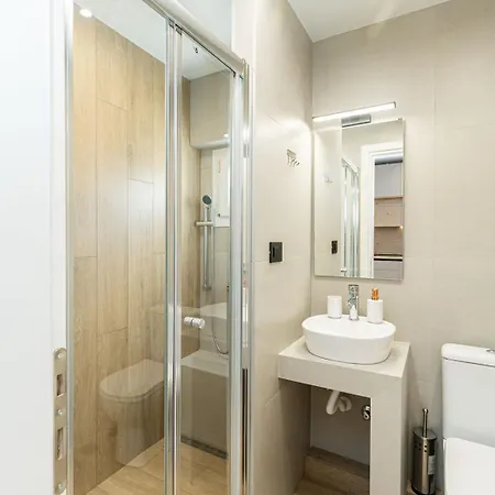 Apartment Modern 3 Bedroom Luxury *