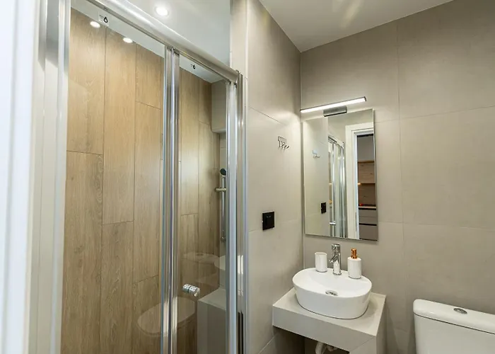 Apartment Modern 3 Bedroom Luxury *